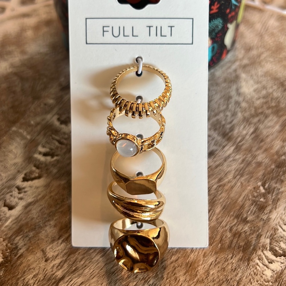 5 fashion gold tone rings!